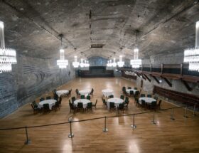 Imprezy Okolicznościowe w Solnych Komorach Kopalni Soli “Wieliczka”